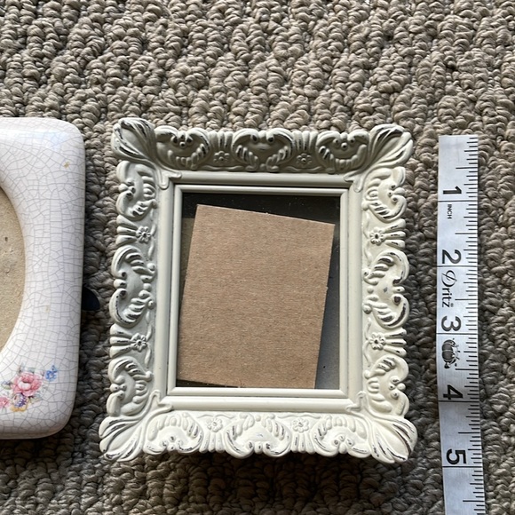Bundle of 2 Romantic & Classical Photo Frames In White & Cream Floral Border - Picture 5 of 6